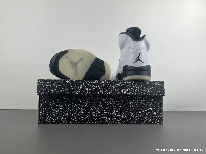 Official Maikesneakers AIR RETRO DD0587-110 BLACK' 'WHITE JORDAN 5 0607